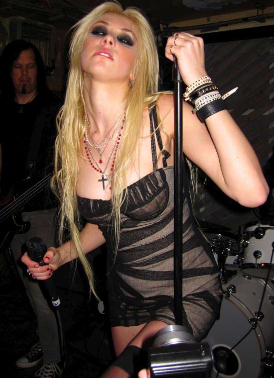 Taylor momsen 2010 Pics  Momsen taylor Hot pictures 2011    hotfemale